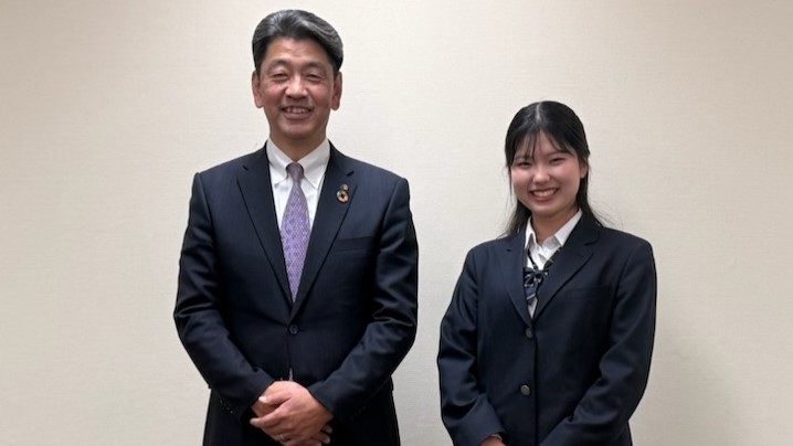 タヒチアンダンス世界大会出場後　熊谷優希さんが小田原市長へ表敬訪問 【飛鳥きずな高等学校小田原キャンパス】