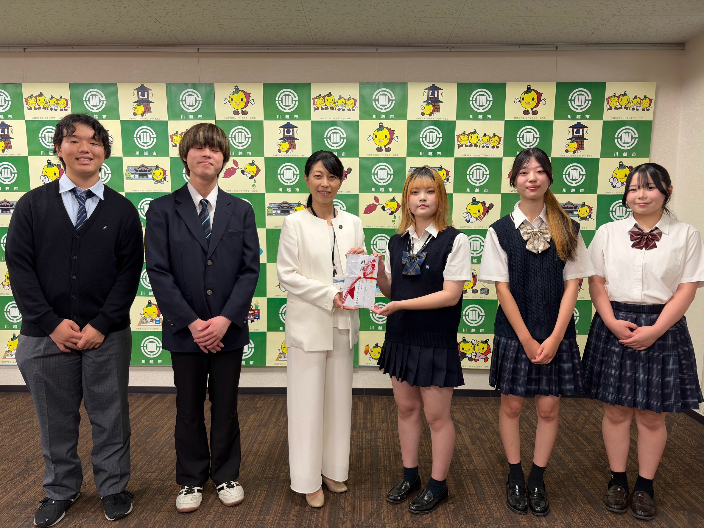 「地域のために役立てたい」生徒が主体となって企画した文化祭の売上金を川越市へ寄付　森田市長への直接贈呈と対話を通じて地域社会とのつながりを深める【飛鳥未来きぼう高等学校 川越キャンパス】