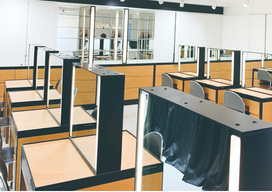 ヘアメイク実習室