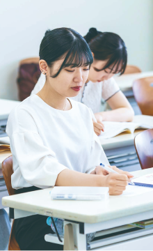 奨学金や特待生制度が充実 学費サポート制度