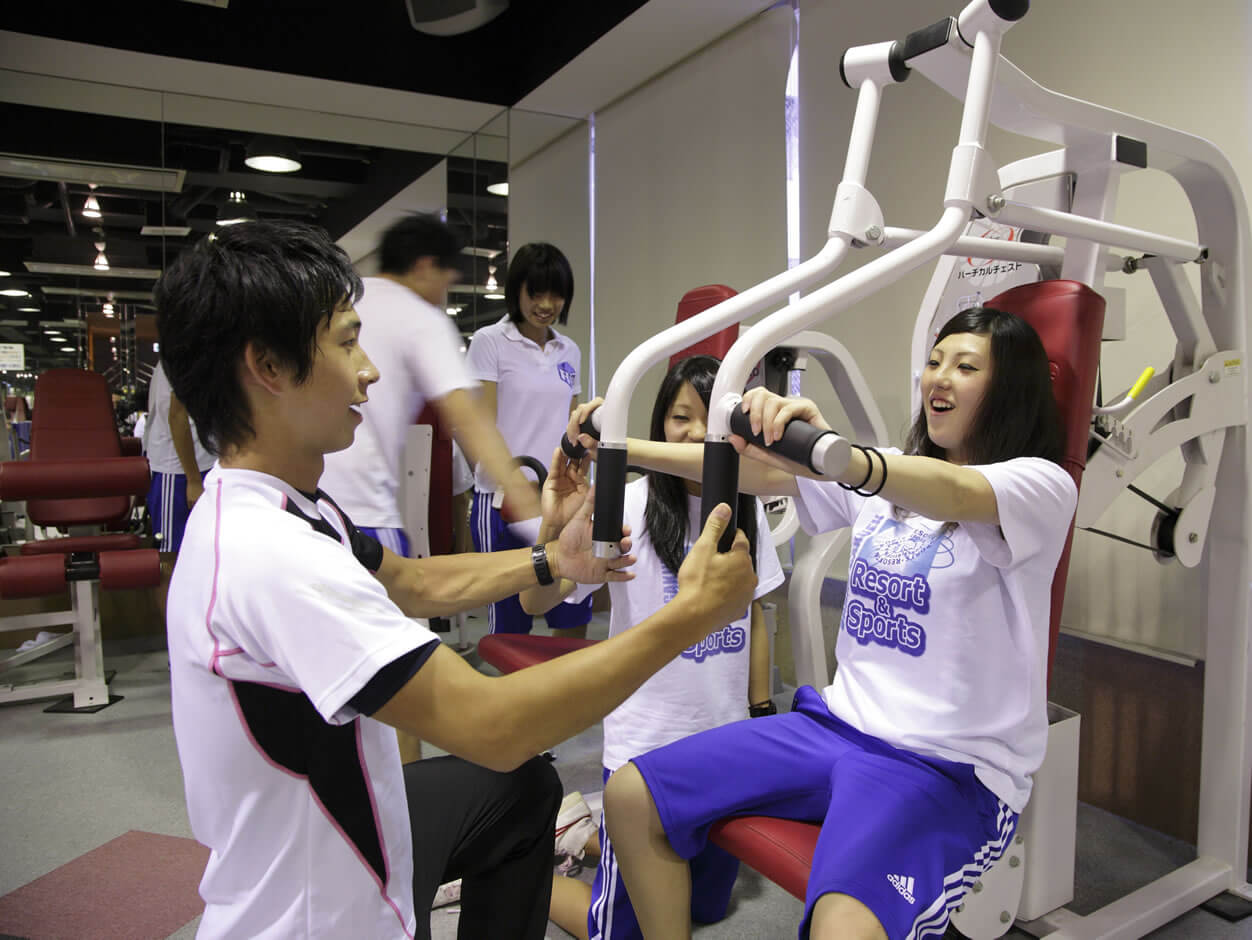 スポーツクラブルネサンスと連携してカリキュラム開発～実習 スポーツ業界で必要な人材育成を行う