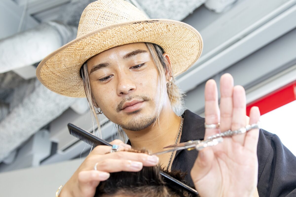 美容師の給料 年収はどれくらい 好きを仕事に みらいのトビラ