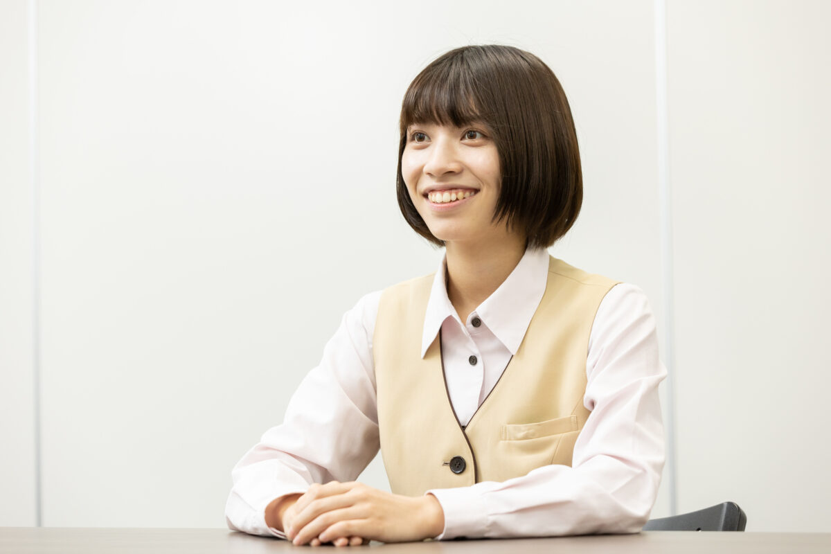 安谷屋 彩