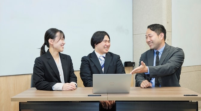 クラス担当×就職担当2人体制の協力サポート