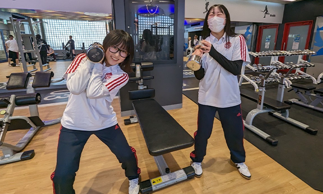 軽いダンベルを使ったウエイトトレーニング