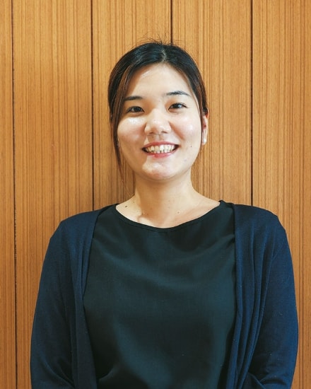 下里 彩音