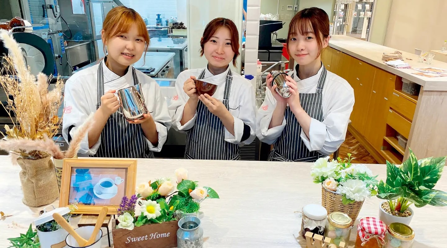 仲間と体験する様子