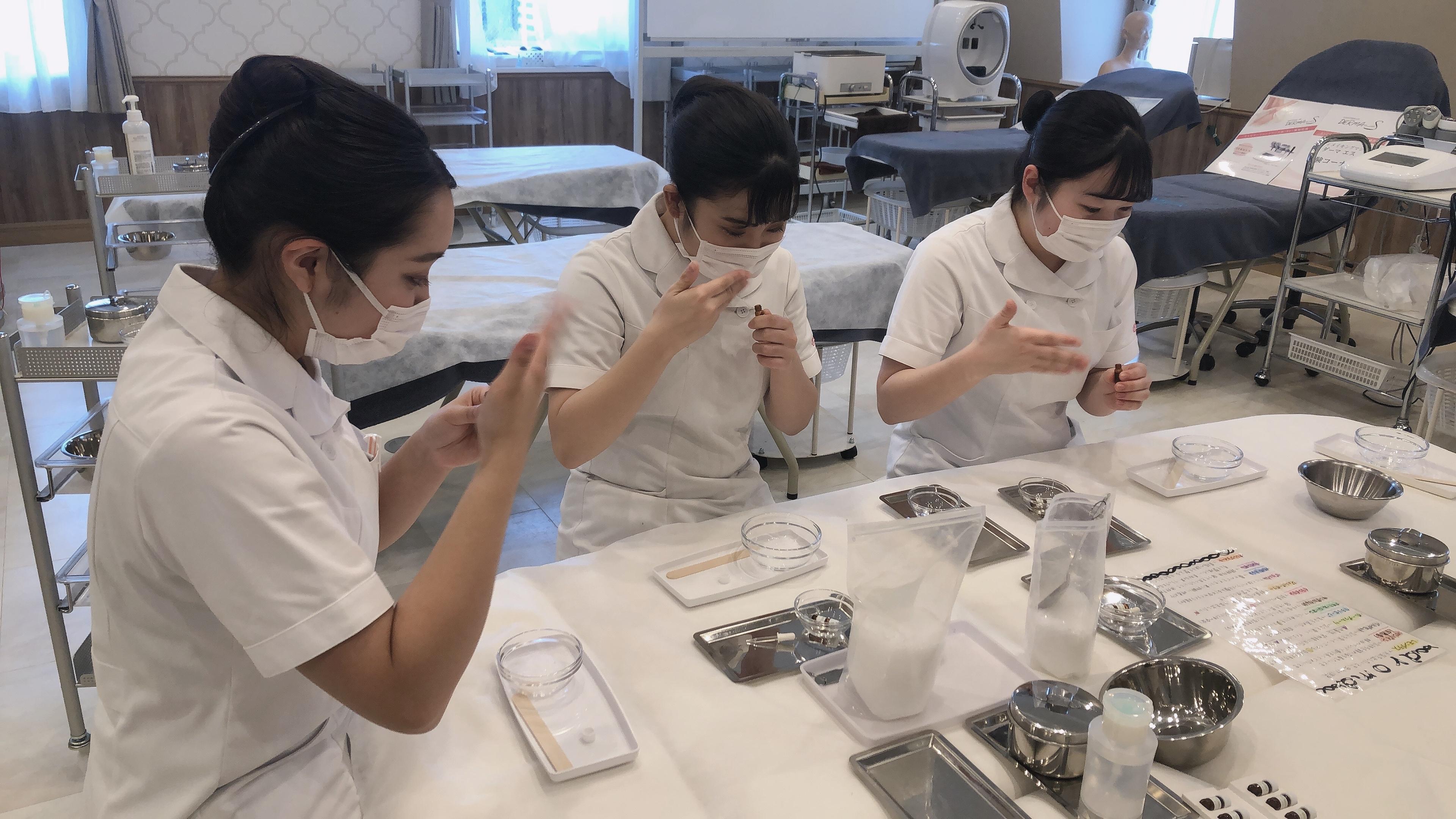 【エステティック科】お気に入りの香りでリフレッシュ！アロマスプレー作り