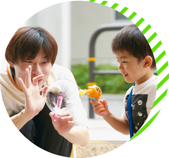 学生3人並んだ写真