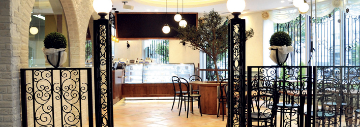写真：TEC-tsuji SWEETS & CAFE LABO（製菓実習室）