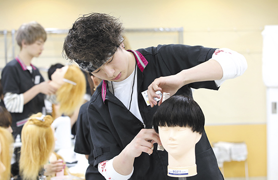 ヘアスタイリストコース 学科 コース紹介 大阪の美容専門学校 大阪ビューティーアート専門学校
