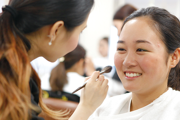 ヘアメイク科 2年制男女 学科 コース紹介 東京の美容専門学校 東京ビューティーアート専門学校