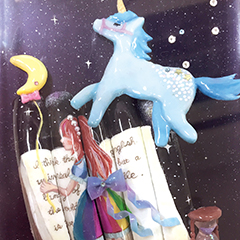 写真:Girl in the book