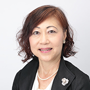 写真:横浜ビューティー&ブライダル専門学校 校長 小泉いづみ
