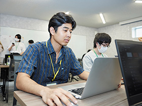 総合受付で案内