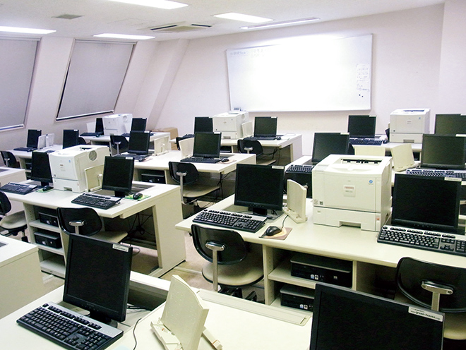 写真：コンピュータ室