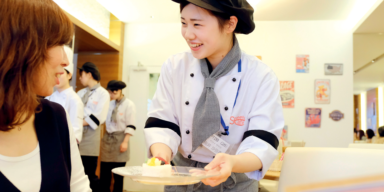 学生だけで開く本格店舗でプロを目指すカリキュラム。