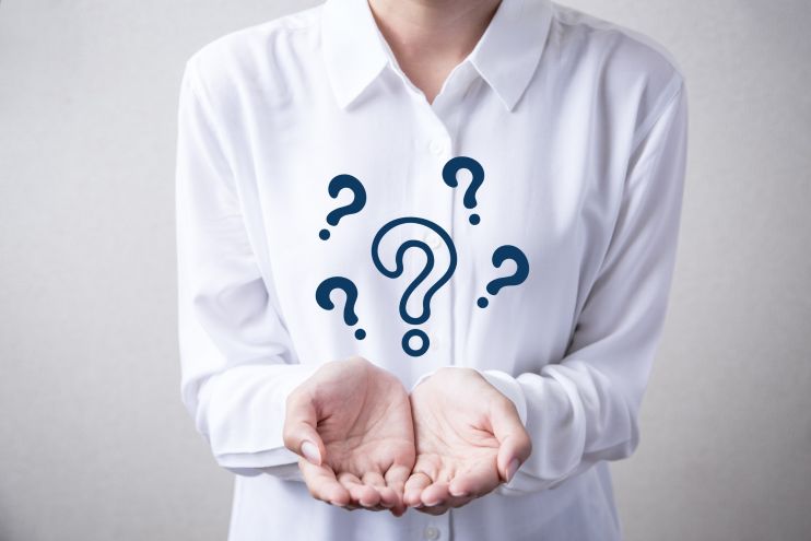 手の上のクエスチョンマーク