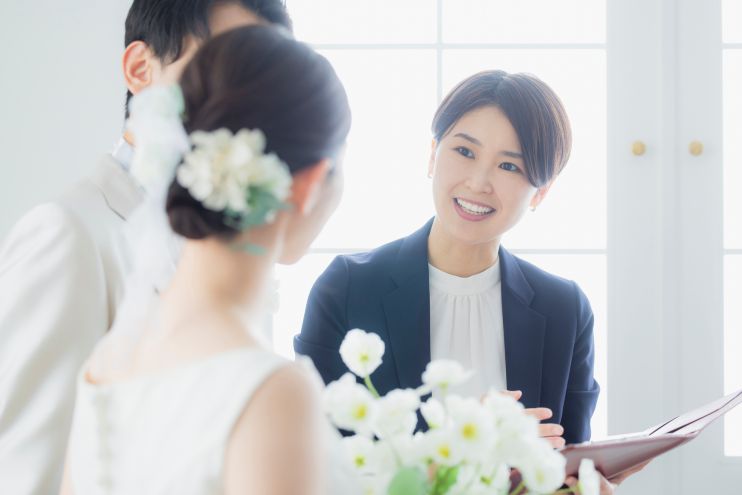 新郎新婦をサポートするウェディングプランナー