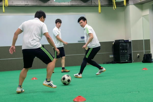 サッカートレーナーコース スポーツトレーナー科 横浜リゾート スポーツ専門学校 スポーツトレーナー インストラクターの専門学校